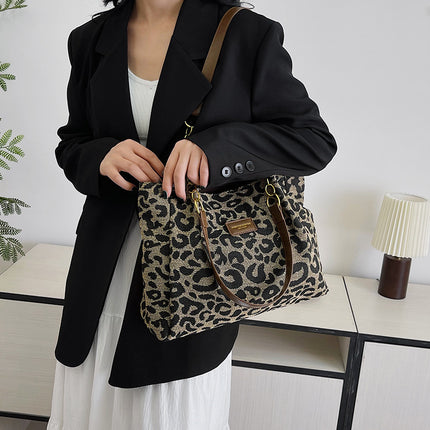 WildChain | Leopard Print Chain Shoulder Bag